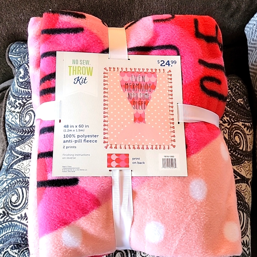 Mermaid design No Sew blanket/throw kit. 48x60 size.  Never opened.
